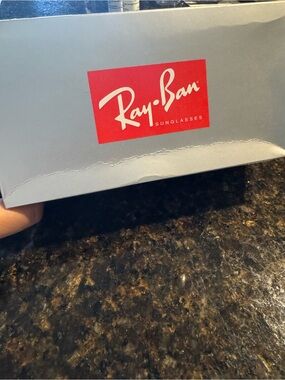 Ray-Ban Sunglasses, fashionable, never been used.